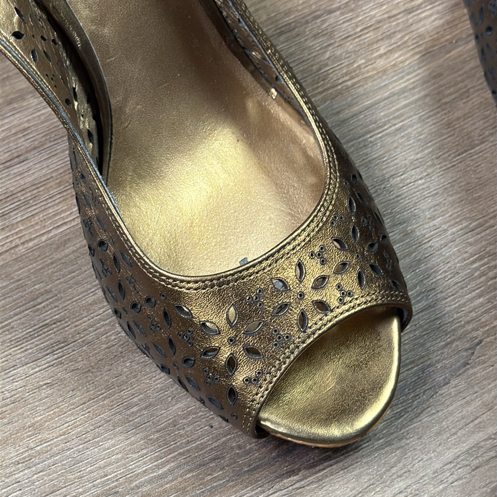 Heels - Picture 4 of 11